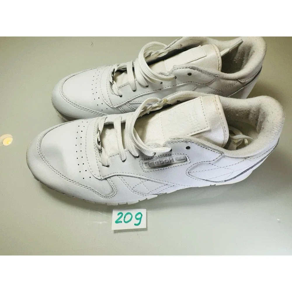 Reebok Classic Sneakers White w/ White Logo 059503 - Size 6 J90139